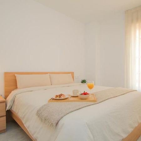 Modern Apt - Luxe Queen Bed - Walk To Isla Magica Sevilha Exterior foto