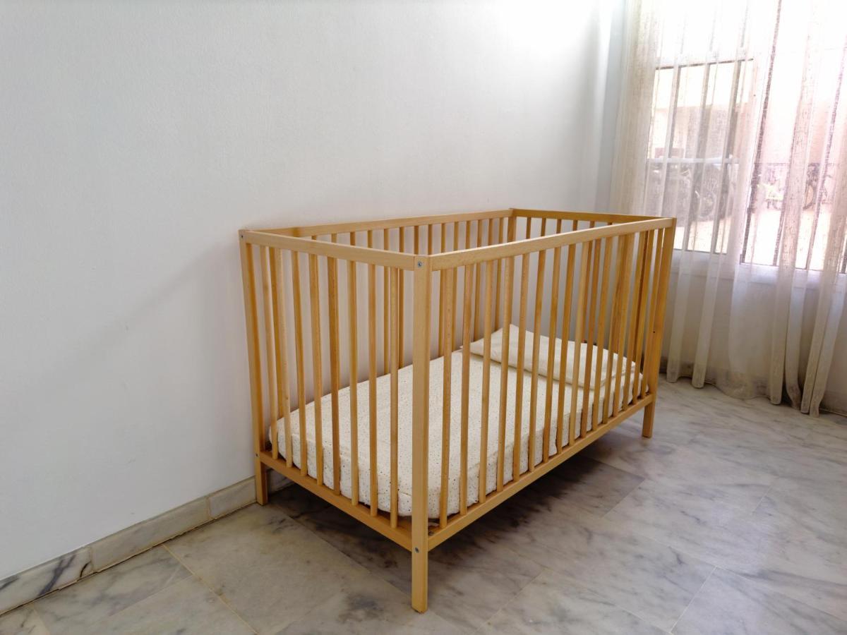 Modern Apt - Luxe Queen Bed - Walk To Isla Magica Sevilha Exterior foto